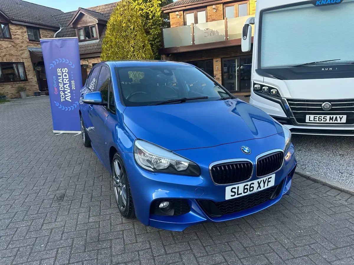 Usado BMW 218 M Sport 136 HP (100 kW) 2017 Azul Monovolume