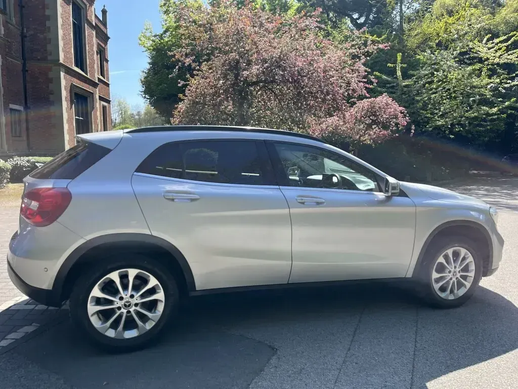 Used Mercedes GLA200 Executive 136 HP (100 kW) 2018 Silver SUV