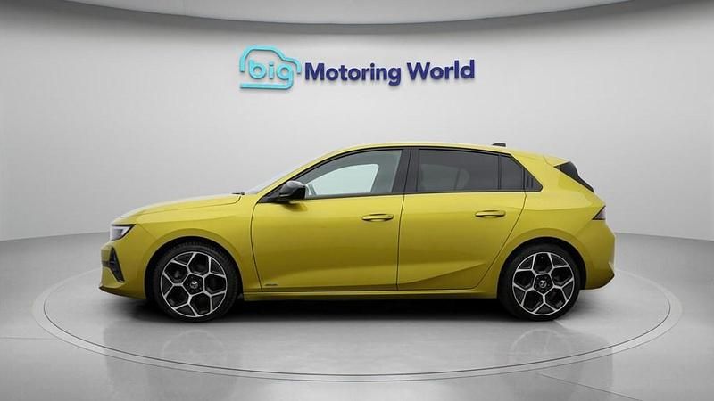 Used Vauxhall Astra Ultimate 130 HP (95 kW) 2023 Yellow Hatchback