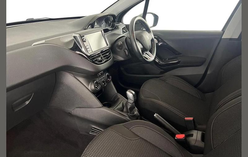 Used Peugeot 208 Allure 82 HP (60 kW) 2017 Grey Hatchback