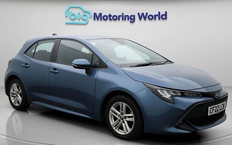 Used Toyota Corolla 122 HP (89 kW) 2022 Blue Hatchback