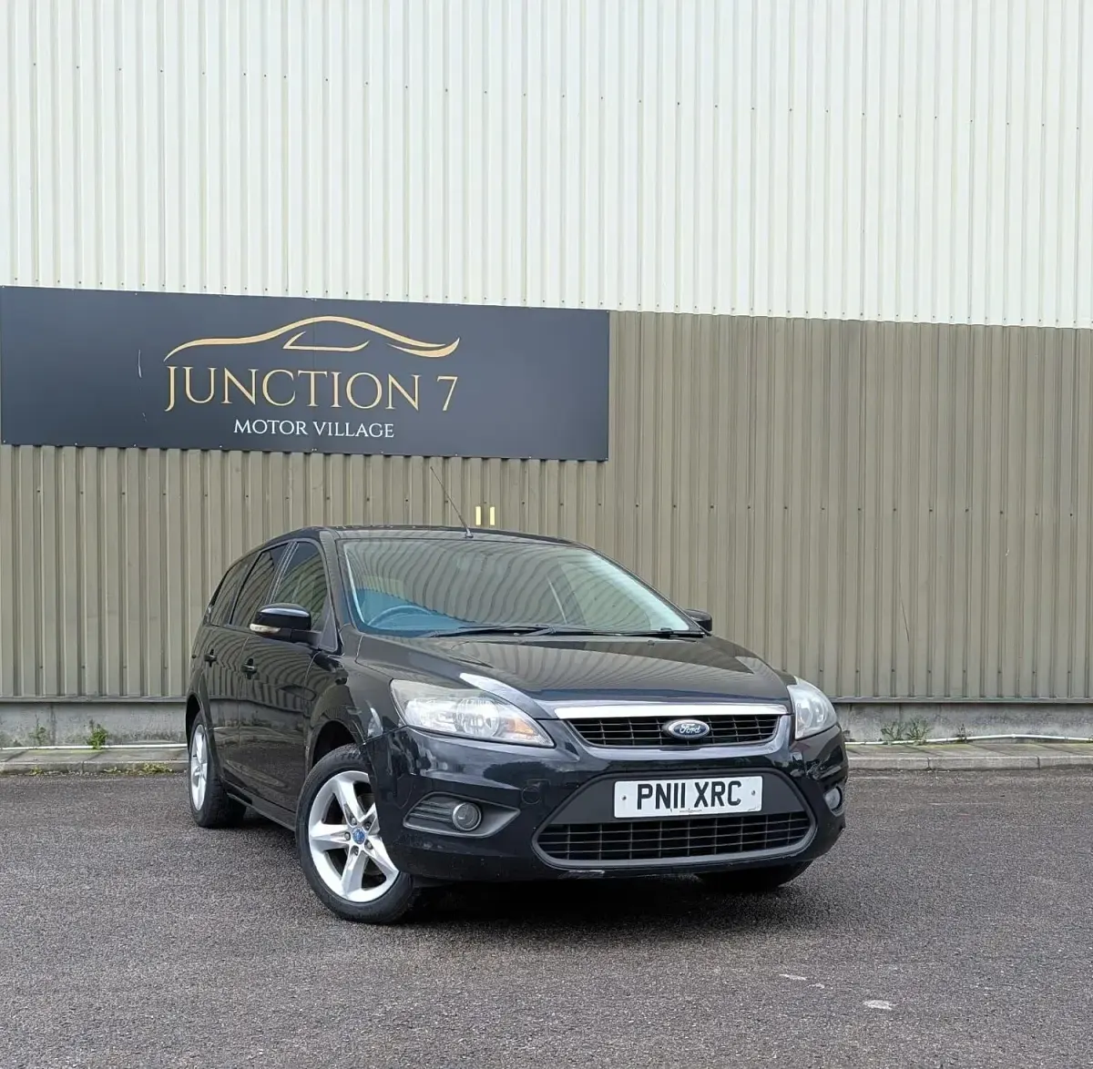 Used Ford Focus Zetec 98 HP (72 kW) 2011 Black Estate
