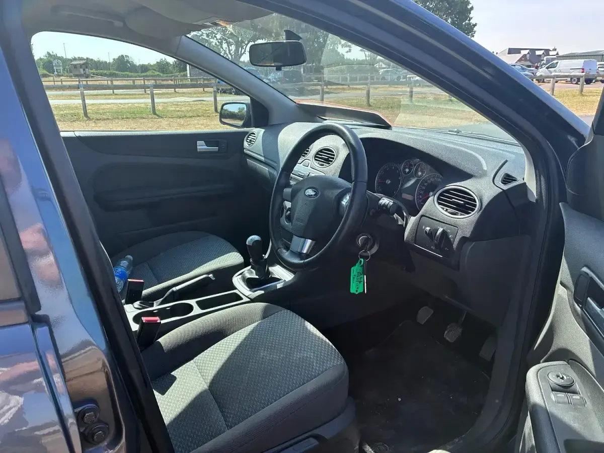 Used Ford Focus Style 125 HP (91 kW) 2007 Grey Hatchback