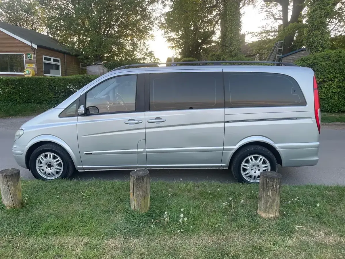 Begagnad Mercedes Viano 115 HK (84 kW) 2009 Silver Minibuss
