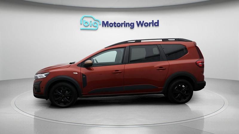 Used Dacia Jogger Extreme 110 HP (80 kW) 2024 Brown MPV