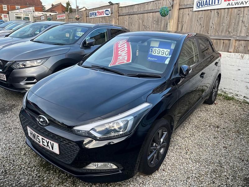 Black Used 2015 Hyundai i20 Premium Hatchback | £8,990 (Fair price) - Image 1/4