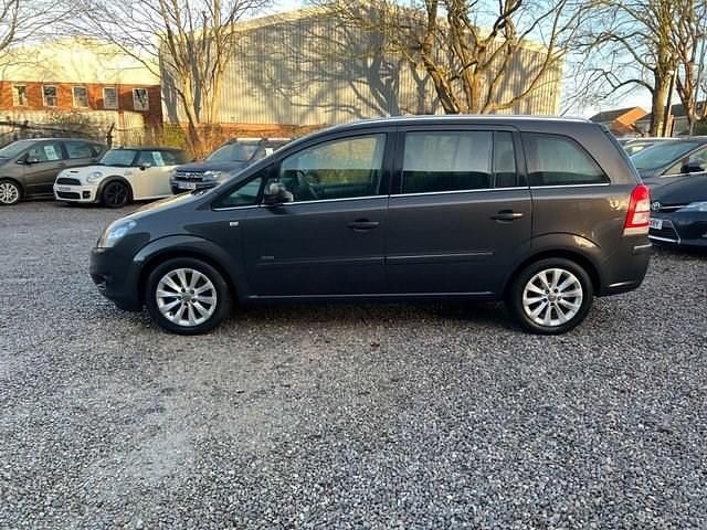 Used Vauxhall Zafira Design Edition 110 HP (80 kW) 2013 MPV