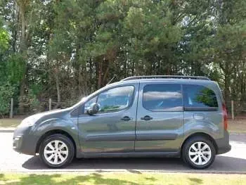 Used Peugeot TePee Outdoor 110 HP (80 kW) 2017 Grey Estate