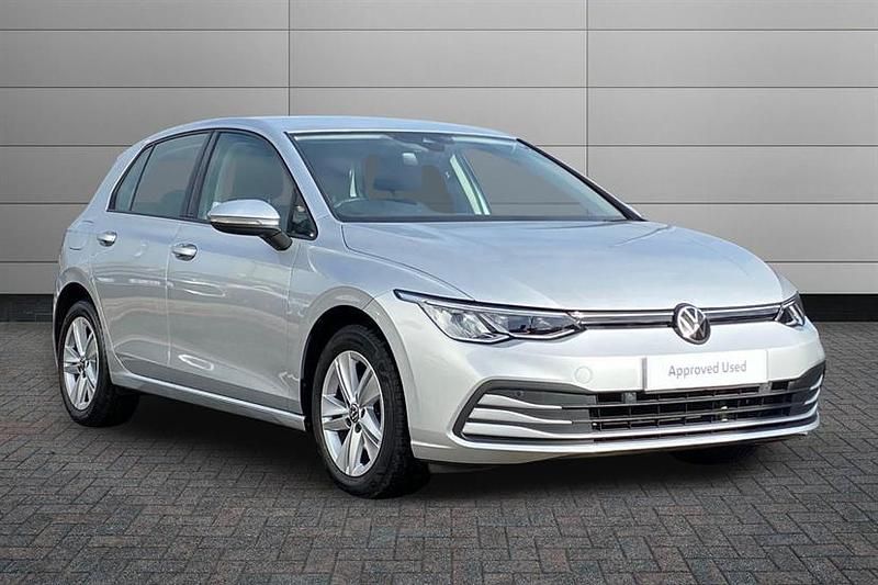 Used VW Golf VIII Life 150 HP (110 kW) 2022 Reflex silver Hatchback