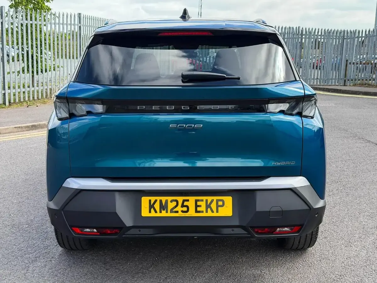 Second-hand Peugeot 5008 GTi 134 CP (98 kW) 2025 Albastru SUV