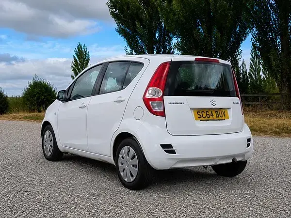 Used Suzuki Splash 67 HP (49 kW) 2014 White Hatchback