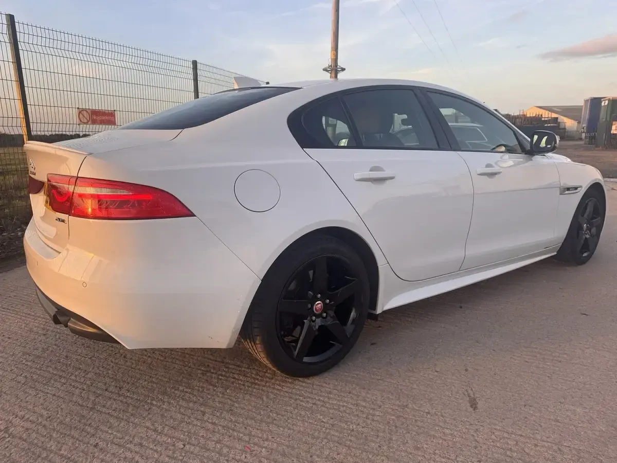 Used Jaguar XE R-Sport 250 HP (183 kW) 2019 White Sedan