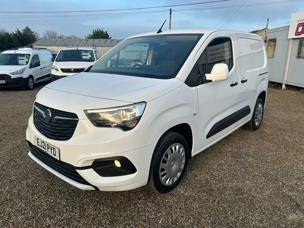 Used Vauxhall Combo Sportive 100 HP (73 kW) 2021 White MPV
