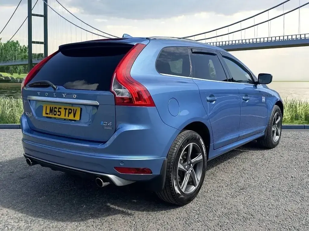 Second-hand Volvo XC60 R-Design 190 CP (139 kW) 2015 Albastru SUV