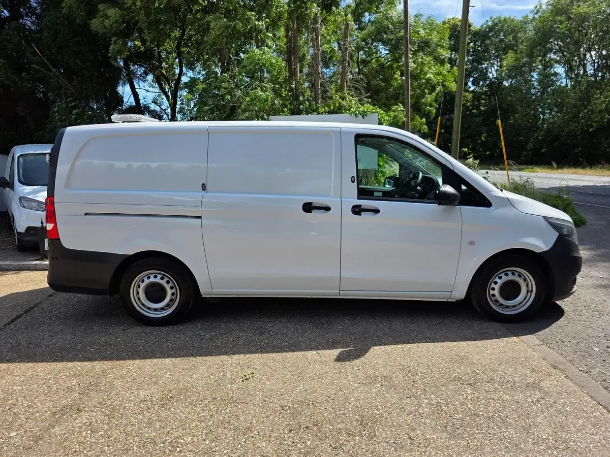 Used Mercedes Vito Progressive 134 HP (98 kW) 2021 White Van