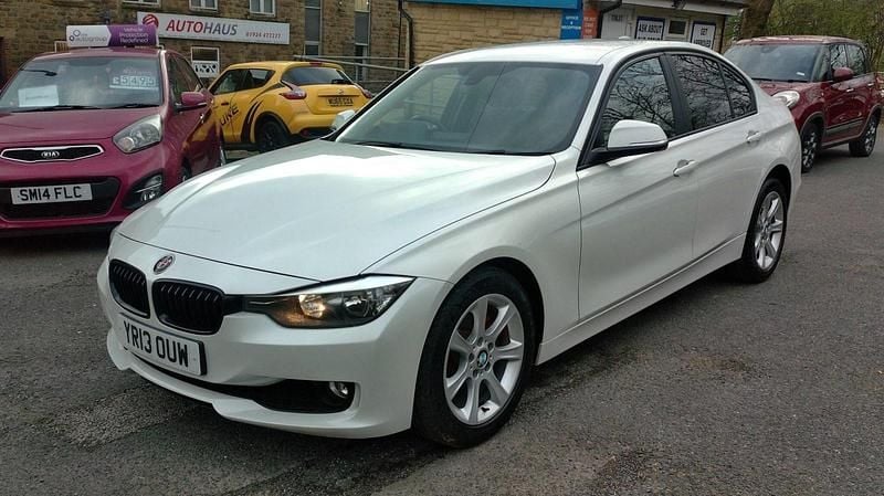 Used BMW 318 Advantage 2013 White Sedan