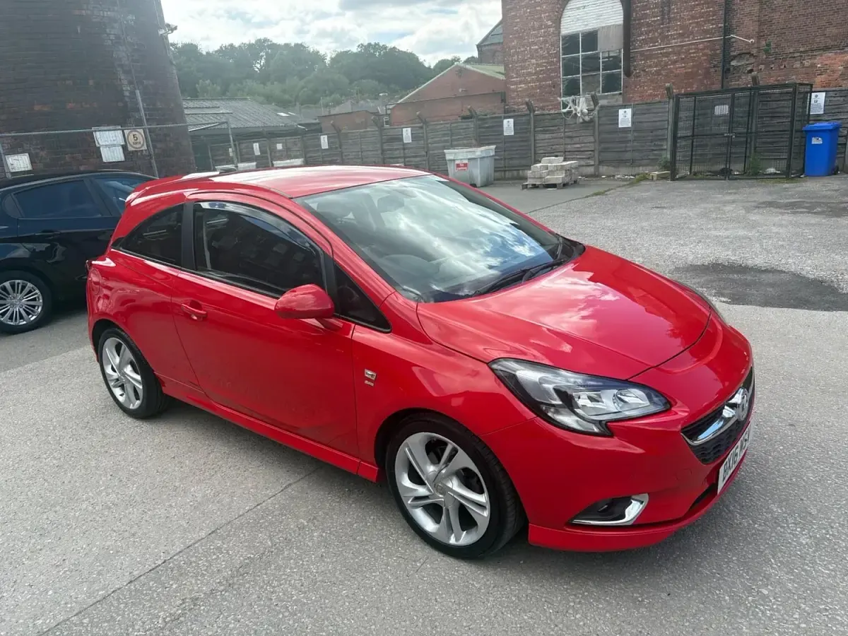 Used Vauxhall Corsa SRi 100 HP (73 kW) 2016 Red Hatchback