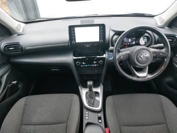 Used Toyota Yaris Hybrid 116 HP (85 kW) 2022 Black Estate