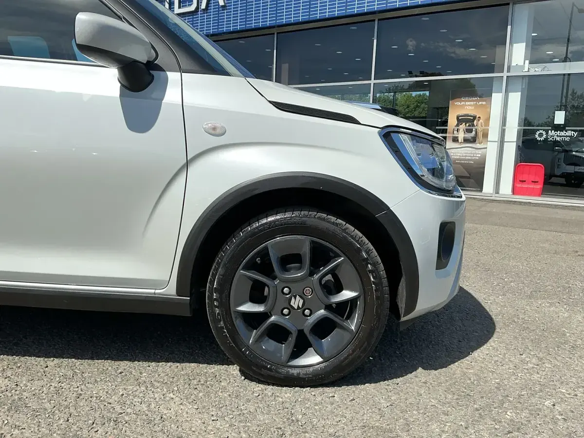 Used Suzuki Ignis SZ-T 83 HP (61 kW) 2023 White/ black SUV