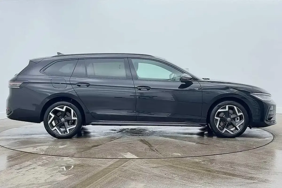 Used VW Passat R-line 272 HP (200 kW) 2025 Black Estate