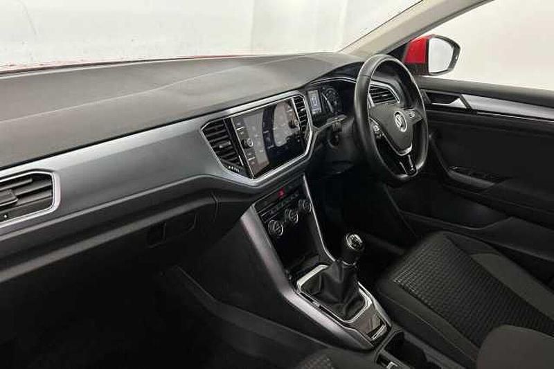 Used VW T-Roc Active 110 HP (80 kW) 2022 Red SUV