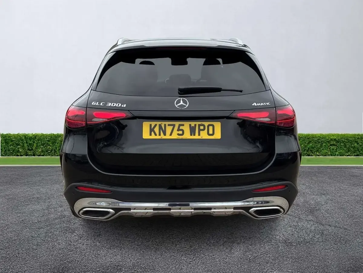 Second-hand Mercedes GLC300e AMG line 2025 Negru Break