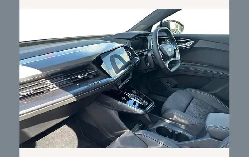 Usado Audi Q4 e-tron Black Edition 150 kW (204 HP) 2026 Prateado SUV