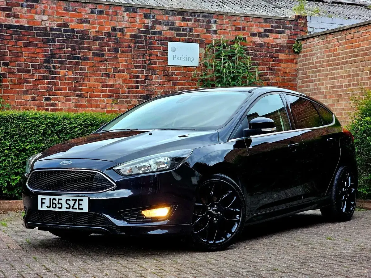 Used Ford Focus Zetec 120 HP (88 kW) 2015 Black Hatchback