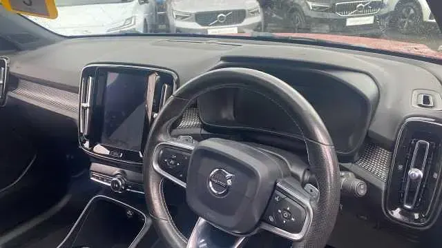 Used Volvo XC40 R-Design 188 HP (138 kW) 2019 Red SUV