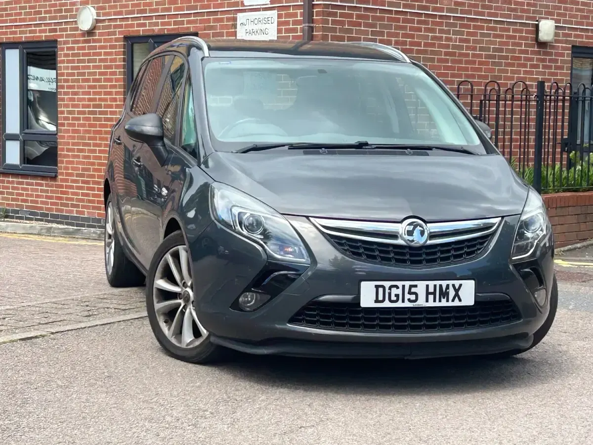 Used Vauxhall Zafira SRi 140 HP (102 kW) 2015 Grey MPV