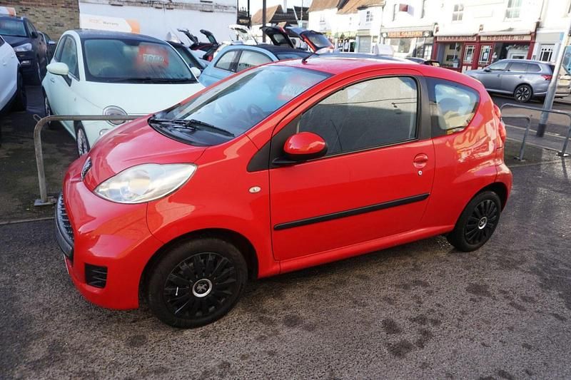 Used Peugeot 107 68 HP (50 kW) 2010 Red Hatchback