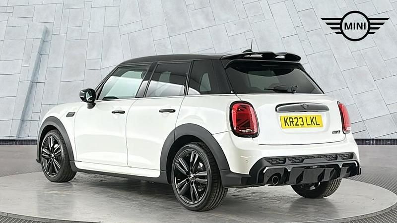Usado Mini Cooper Hatch 134 HP (98 kW) 2023 Branco Citadino