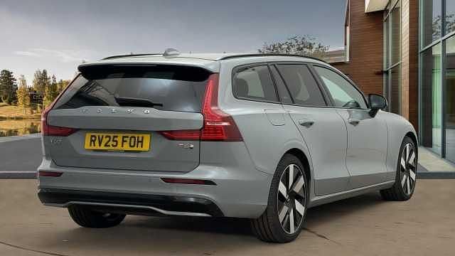 Used Volvo V60 Plus 345 HP (253 kW) 2025 Estate