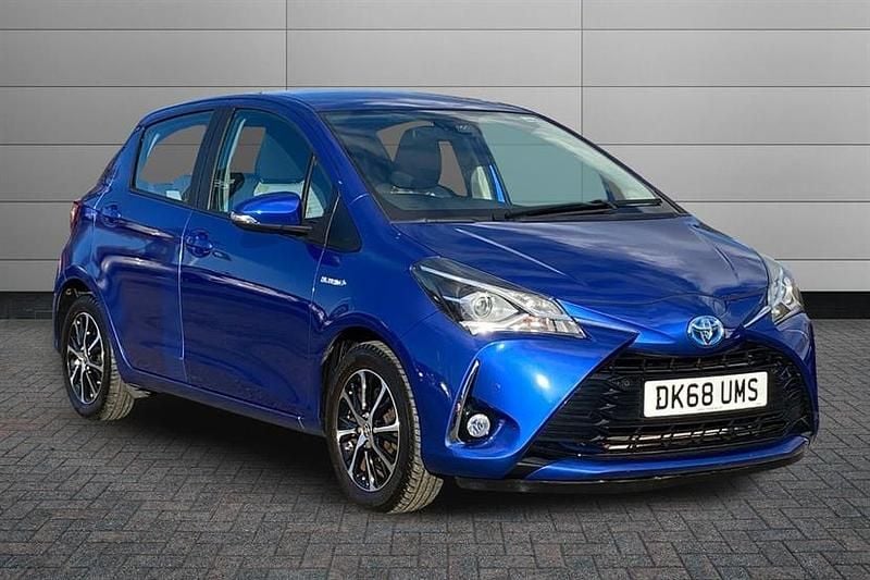 Blue Used 2018 Toyota Yaris Hybrid Hatchback | £12,991 (A bit pricey) - Image 1/3