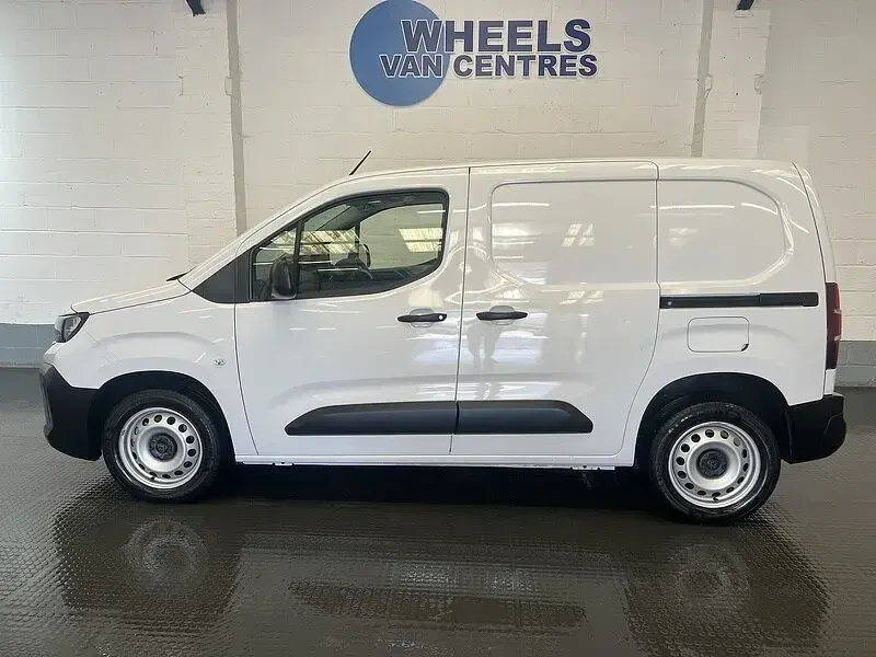 Used Peugeot Partner 131 HP (96 kW) 2025 White MPV