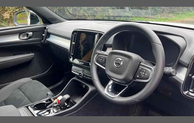 Used Volvo XC40 Plus 194 HP (142 kW) 2025 White SUV