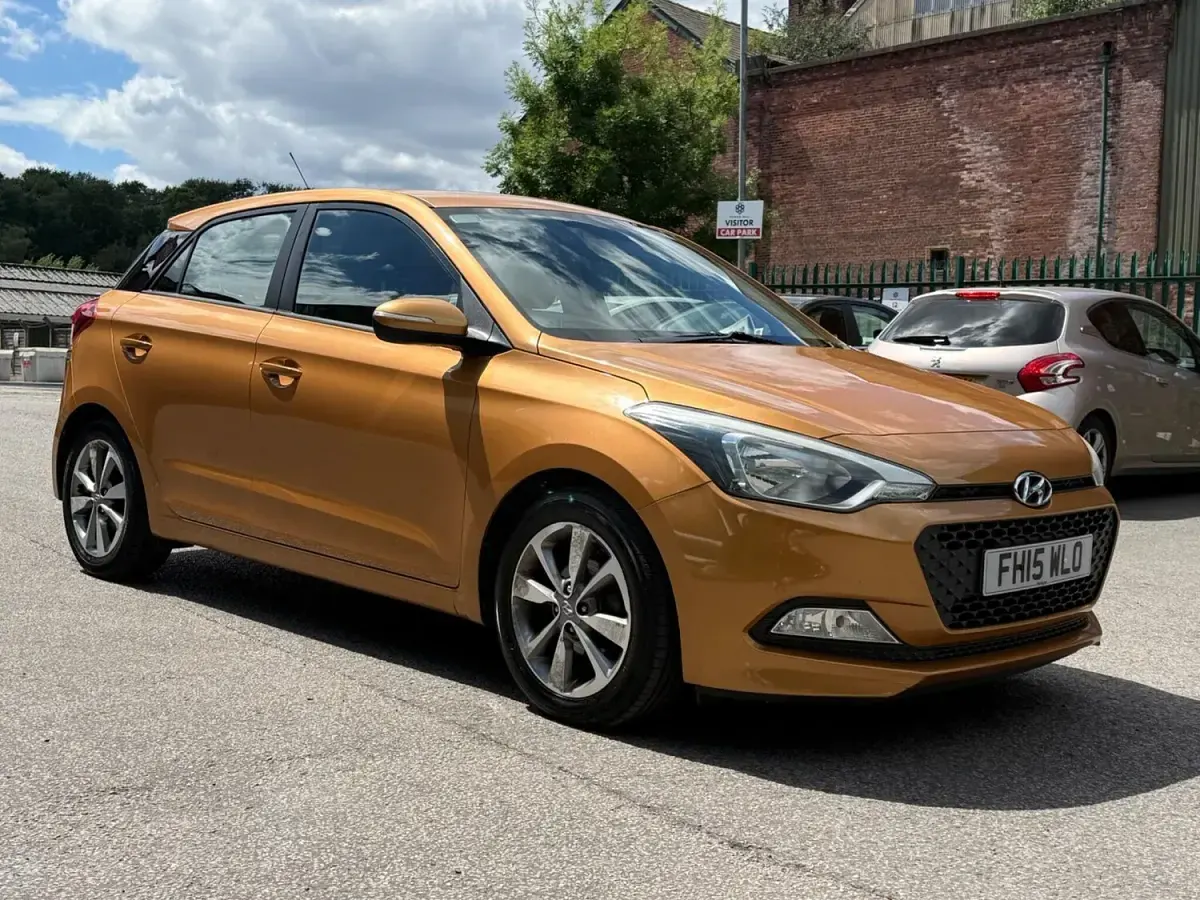 Used Hyundai i20 SE 84 HP (61 kW) 2015 Orange Hatchback