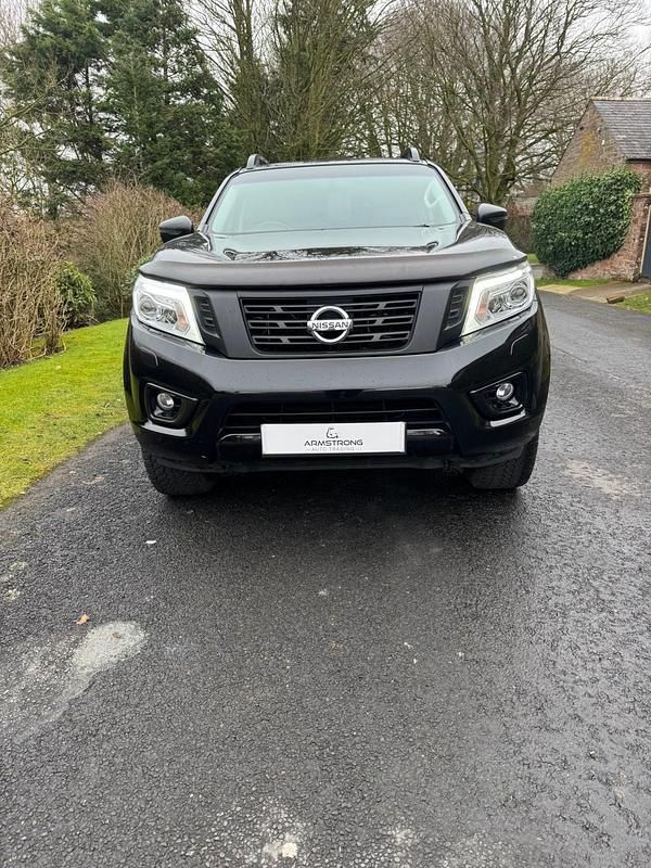 Used Nissan Navara Tekna 188 HP (138 kW) 2017 Black Pickup