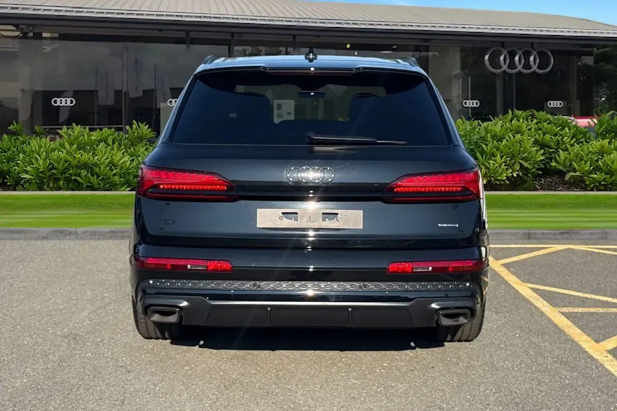New Audi Q7 Black Edition 2026 Black SUV