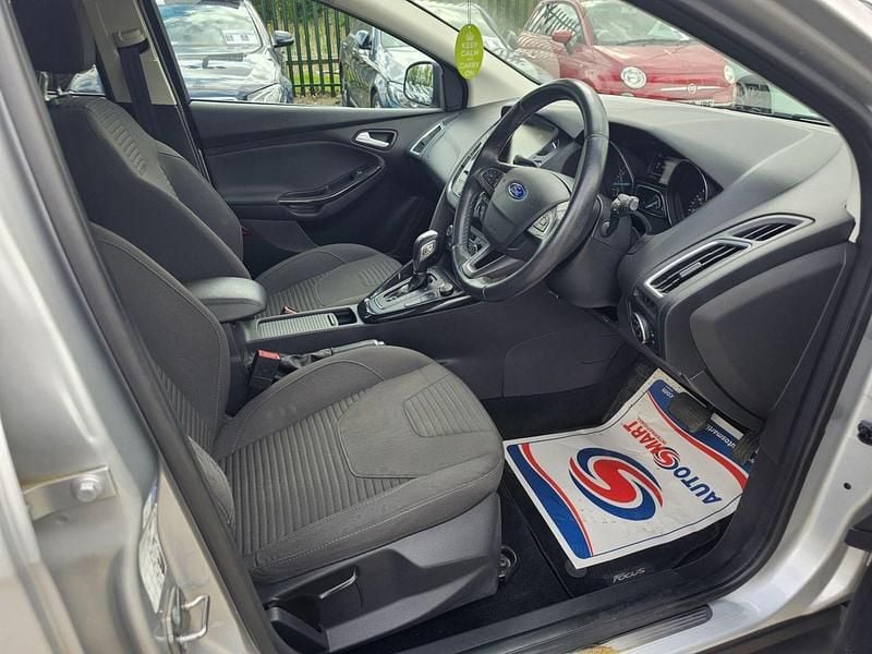 Used Ford Focus Titanium 125 HP (91 kW) 2016 Silver Hatchback
