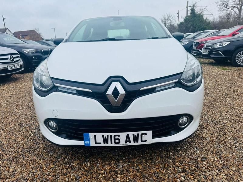 Used Renault Clio IV Dynamique 90 HP (66 kW) 2016 White Hatchback