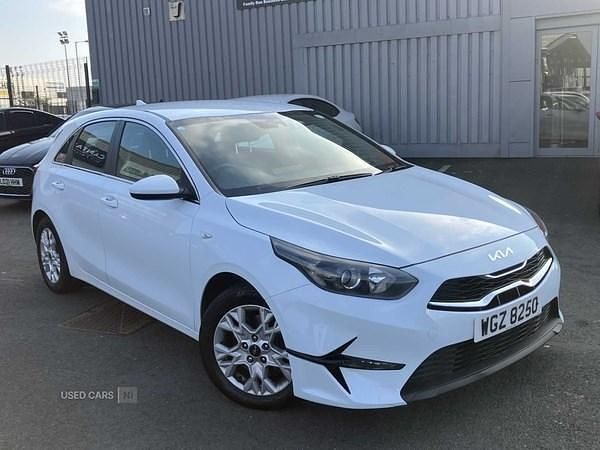 Used Kia Ceed 2022 White Hatchback