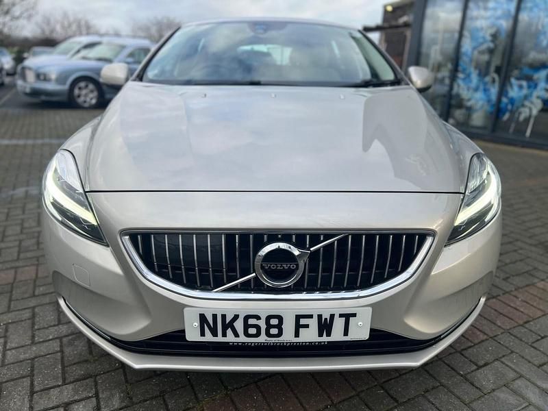 Usado Volvo V40 Inscription 152 HP (111 kW) 2018 Dourado Citadino
