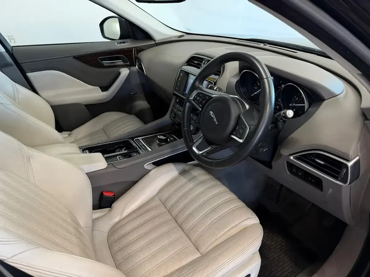 Used Jaguar F-Pace Portfolio 250 HP (183 kW) 2017 Black SUV