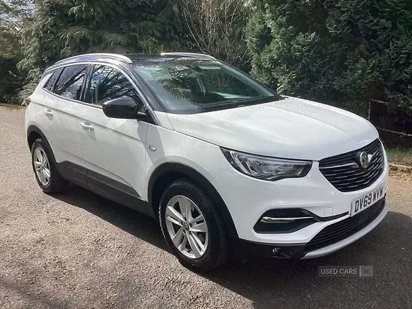Used Vauxhall Grandland X Business Edition 130 HP (95 kW) 2019 White SUV