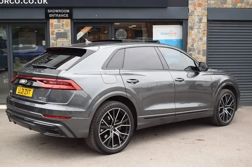 Used Audi Q8 Advanced 286 HP (210 kW) 2021 Grey SUV