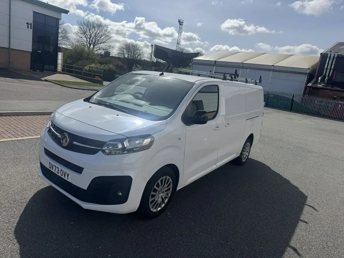 Used Vauxhall Vivaro 100 HP (73 kW) 2023 White MPV