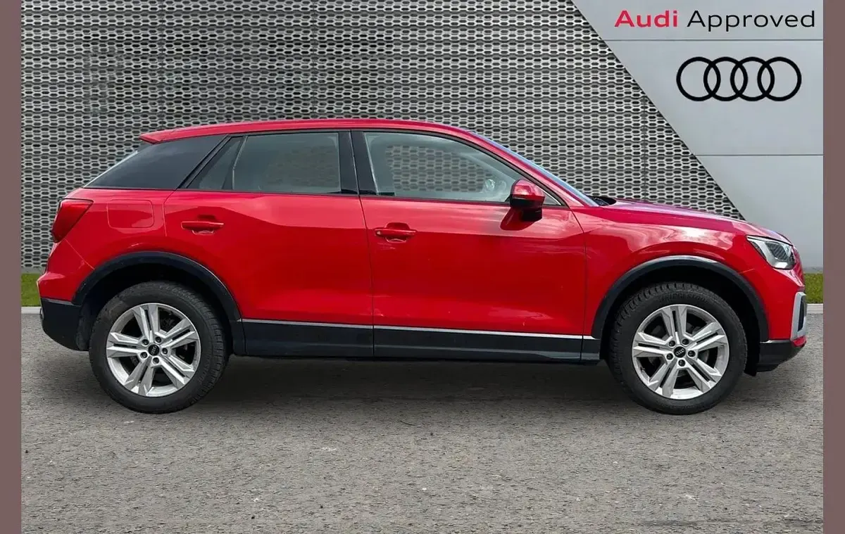 Used Audi Q2 Sport 108 HP (79 kW) 2023 Red SUV