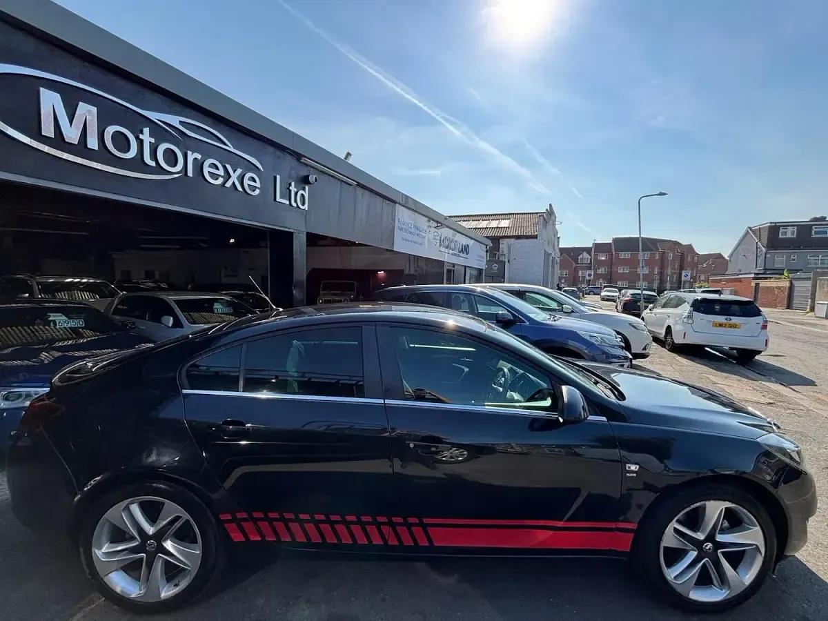 Used Vauxhall Insignia SRi 140 HP (102 kW) 2014 Black Hatchback