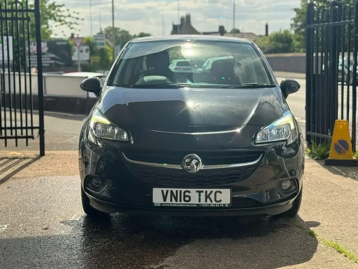 Used Vauxhall Corsa Design Edition 75 HP (55 kW) 2016 Black Hatchback
